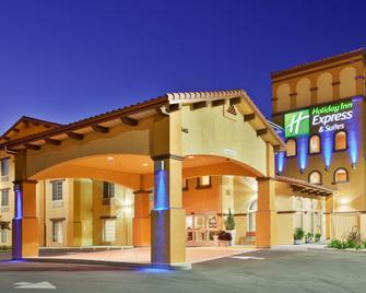 Holiday Inn Express & Suites Willows - Willows - Edificio