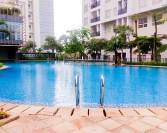 Simply Furnished Studio Apartment at Scientia Residence By Travelio - Tangerang City - Pool