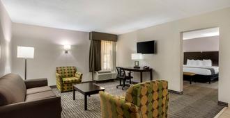 Best Western PLUS Jonesboro Inn & Suites - Jonesboro - Living room