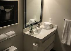 NEW Built Modern, Cozy and Spacious 2-bedroom Condo - Saskatoon - Bathroom