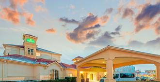 La Quinta Inn & Suites by Wyndham Salt Lake City Airport - Σολτ Λέικ Σίτι - Κτίριο