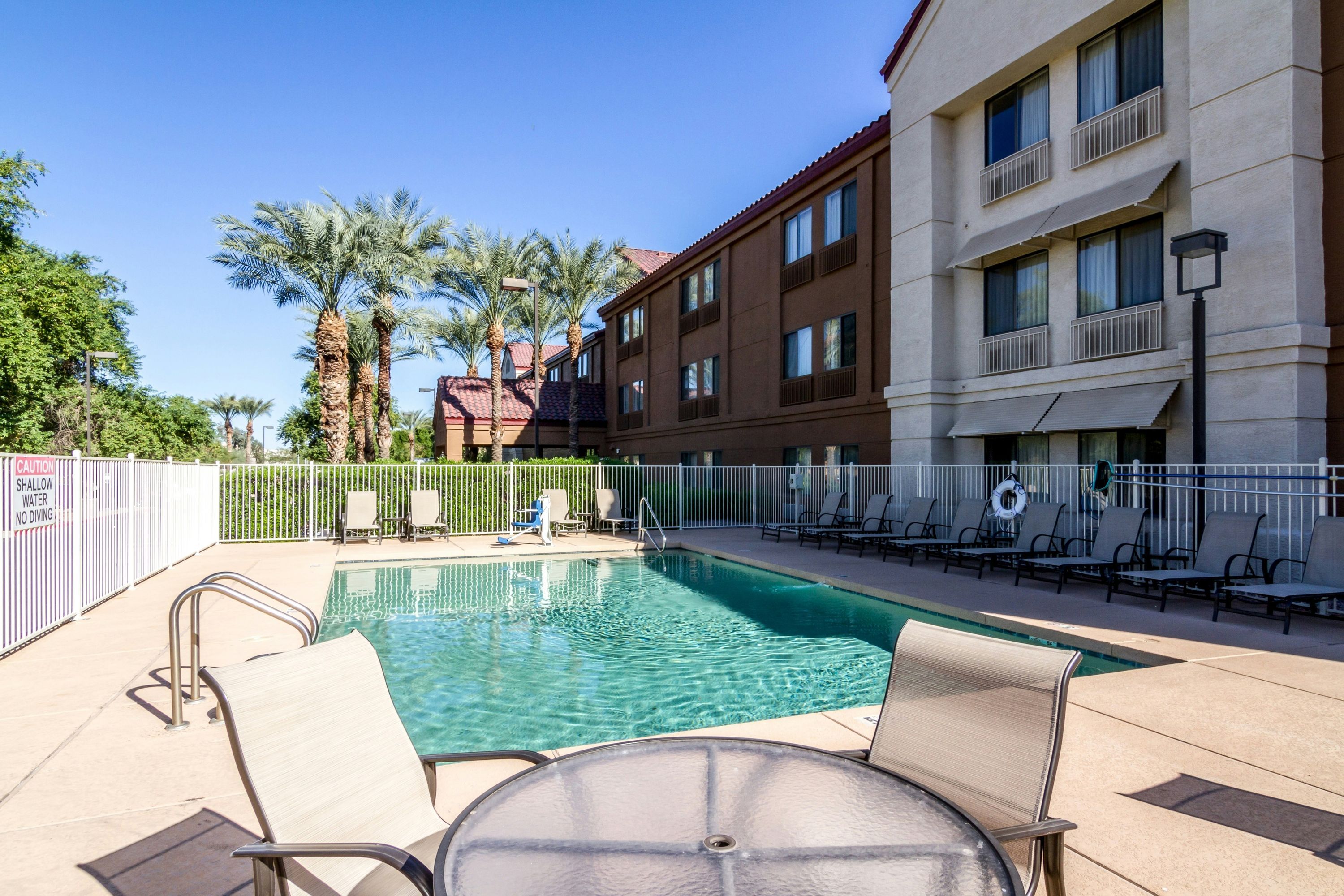 Red Roof PLUS+ Tempe - Phoenix Airport - Tempe - Pool