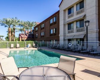 Red Roof PLUS+ Tempe - Phoenix Airport - Tempe - Pool