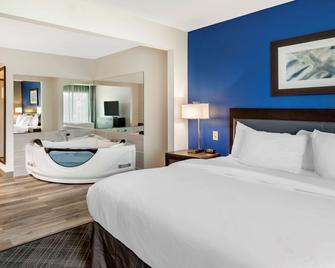 Comfort Inn & Suites - Grand Blanc - Bedroom