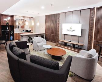 The Balcone Suites & Resort - Bukittinggi - Living room