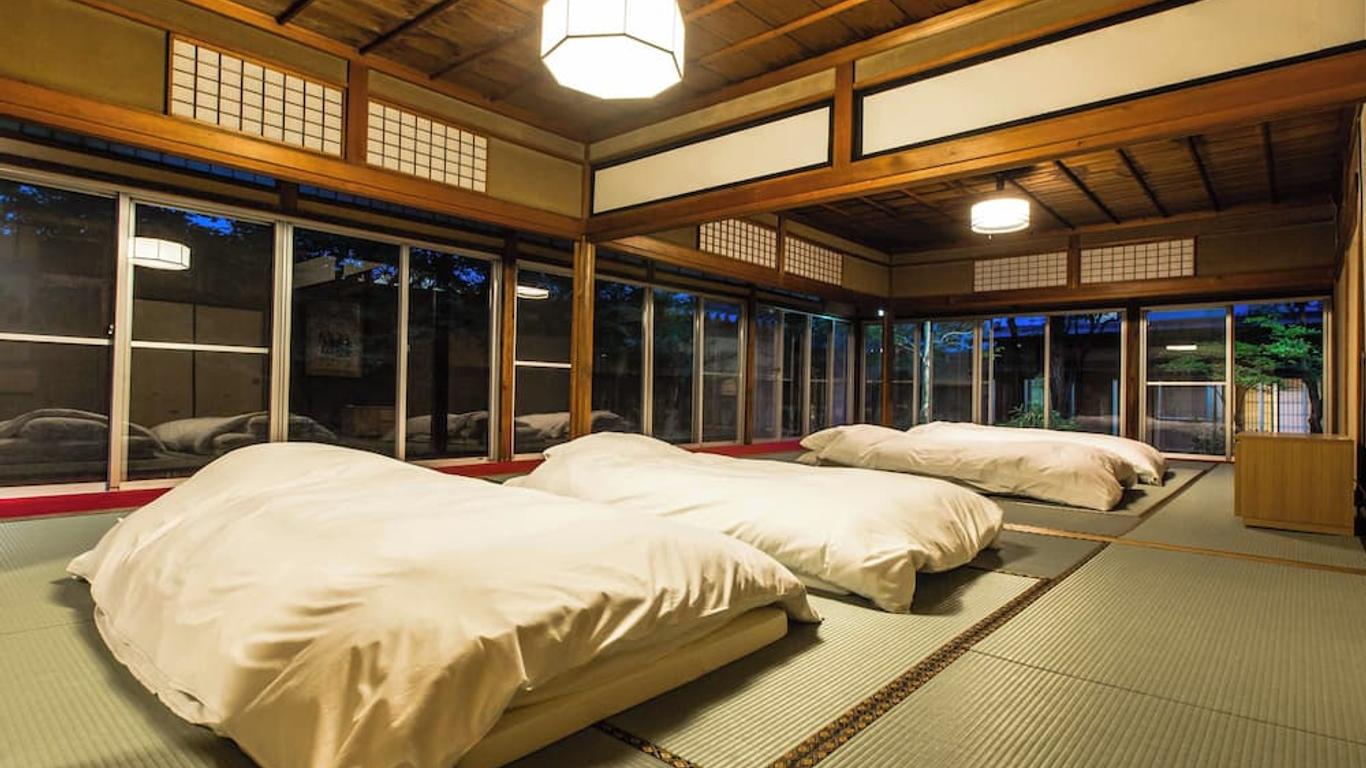 تمبل هوتل تاكاياما زينكوجي