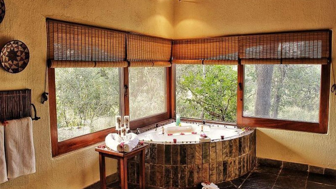 Kambaku Safari Lodge