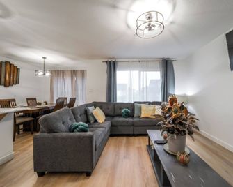 Chiccityescape3bdrm King - Stony Plain