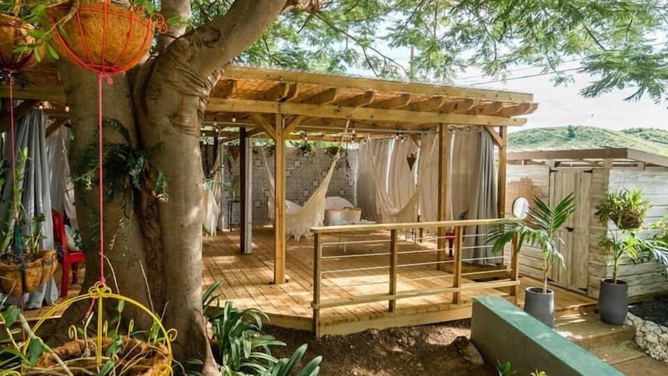 La Jamaca - An Island Vibe Hotel