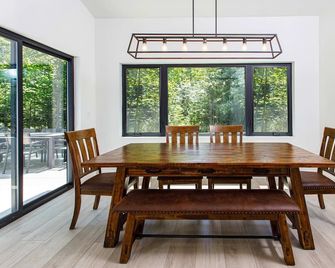 Expansive Modern Loft House Sleeps 12 - Egg Harbor - Dining room