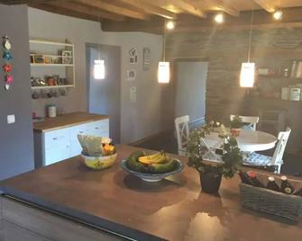 1833 Ardennes farm between Bastogne and Houffalize - Bastogne - Dining room