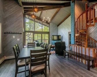 Owl Brook House - Midcentury Escape near Manchester - Dorset