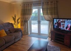 Newly restored cosy 3 bedroom cottage in Enniscrone Village - Enniscrone - Living room