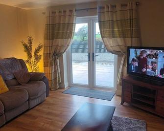 Newly restored cosy 3 bedroom cottage in Enniscrone Village - Enniscrone - Living room