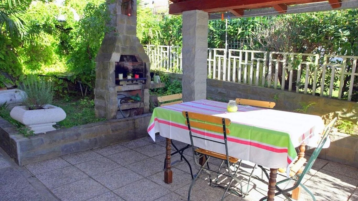 Champagne Apartments