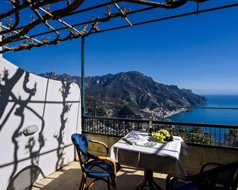 Hotel Graal - ראבלו - מרפסת