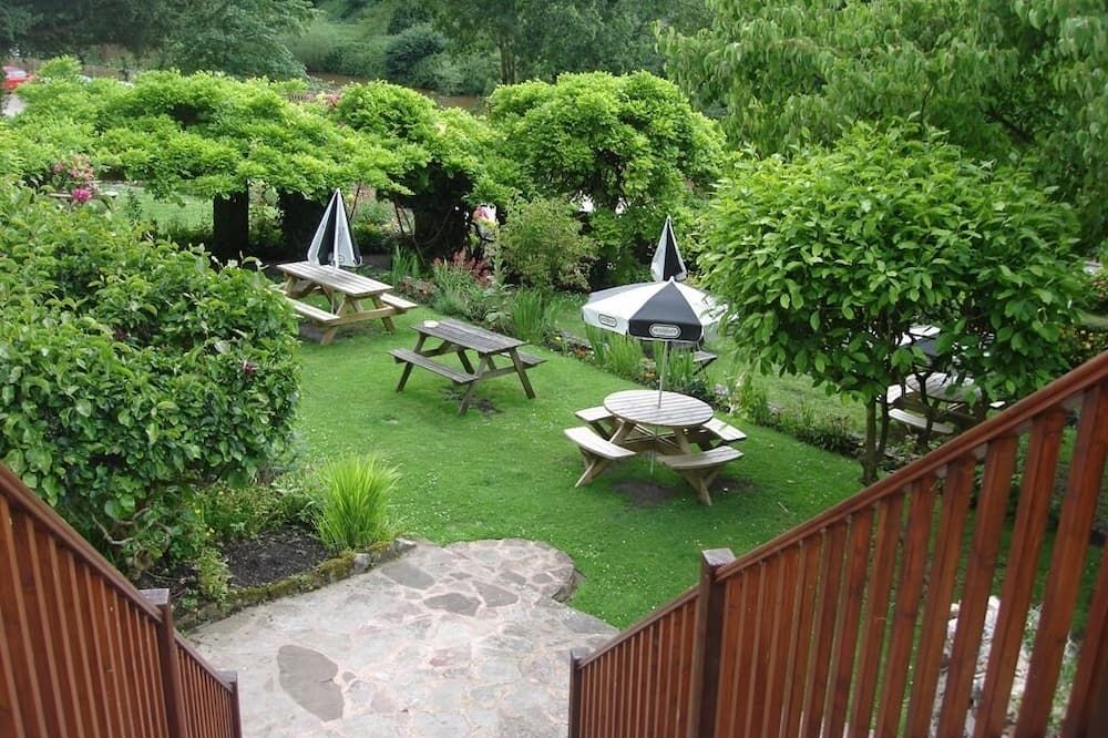 Royal Lodge - רוס און ווי - פטיו