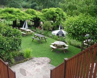 Royal Lodge - רוס און ווי - פטיו