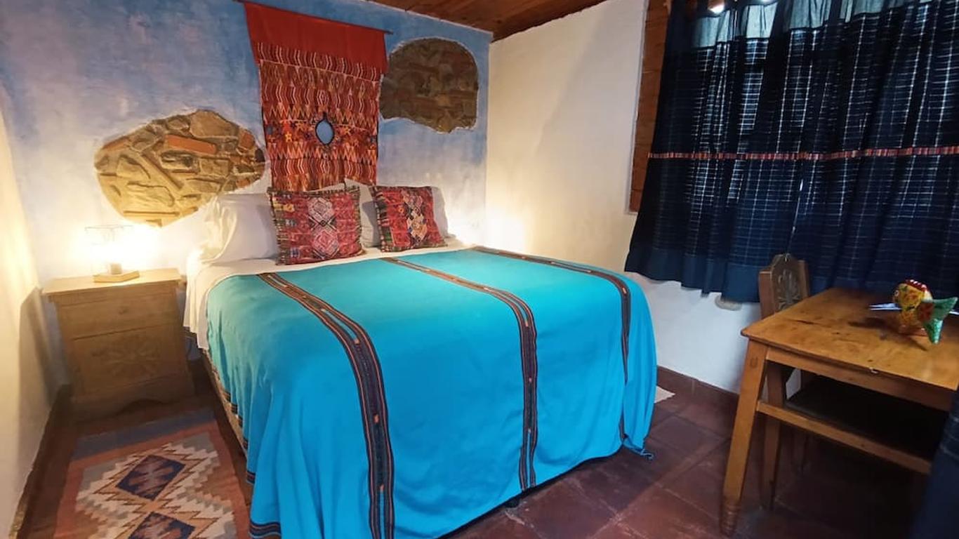 Yellow House Hostel B&B