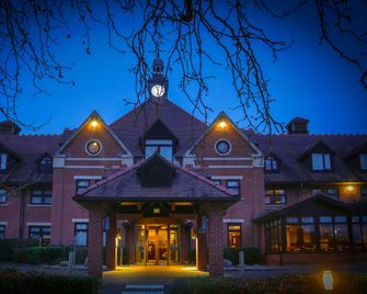DoubleTree by Hilton Stratford upon Avon - סטרטפורד אפון-אבון - בניין