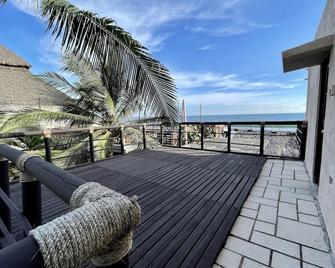 Johnnys Place Hotel - Monterrico - Balcón