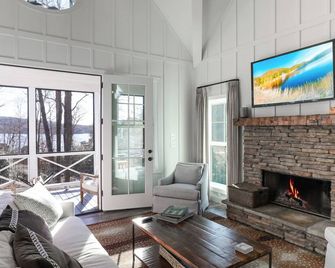 Scenic 4br 2ba Lake Burton Home - Tiger - Living room