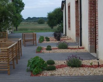 Logis Hotel La Ferme Du Blanchot - Crossac - Patio