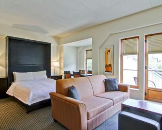 هوموود سويتس باي هيلتون مونت-تريمبلان... - مونت ترمبلانت - غرفة نوم