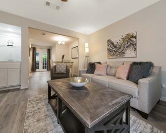 ATX 2-bedroom townhome - McNeil - Sala de estar