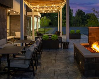 Home2 Suites by Hilton West Lafayette - West Lafayette - Binnenhof