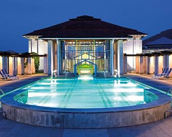 H+ Hotel Limes Thermen Aalen - Aalen - Piscina