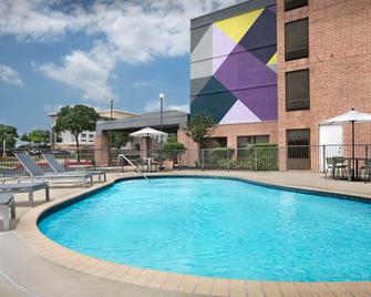 Spark by Hilton San Antonio Northwest near Six Flags - San Antonio - Piscina