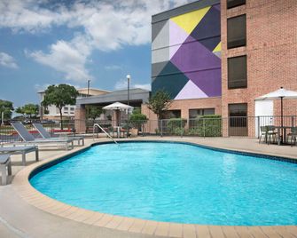 Spark by Hilton San Antonio Northwest near Six Flags - סן אנטוניו - בריכה