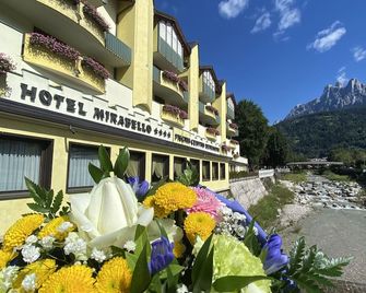 Hotel Mirabello - Slow Hotel Benessere - Tonadico - Edificio