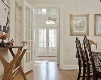 Serenity South -- Gardens, River-Views, and Refreshing Space - Cape Girardeau - Restaurant