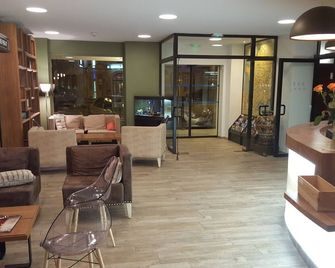 Logis Hotel des Bourbons - Montluçon - Ingresso
