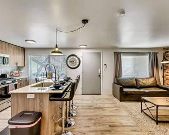 Charming 2br Close To Slc - Salt Lake City - Kitchen