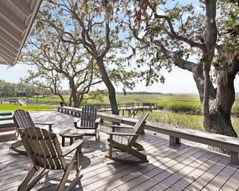 Stunning, Marshfront, Completely Renovated, Sea Island, 6 Bed. Oasis w/a Dock - Sea Island - Patio