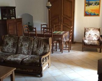 Old Mas located at the foot of Mont Ventoux near Vaison La Romaine - Entrechaux - Huiskamer