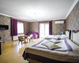 Natali Hotel - Borjomi - Bedroom