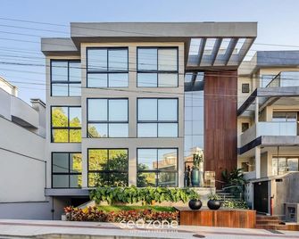 Sua estadia próxima da Praia Brava - BSO - Balneário Camboriú - Building