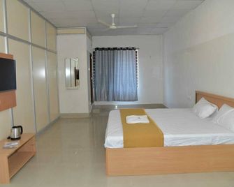 Fresh up Rajamudry - Rājahmundry - Schlafzimmer