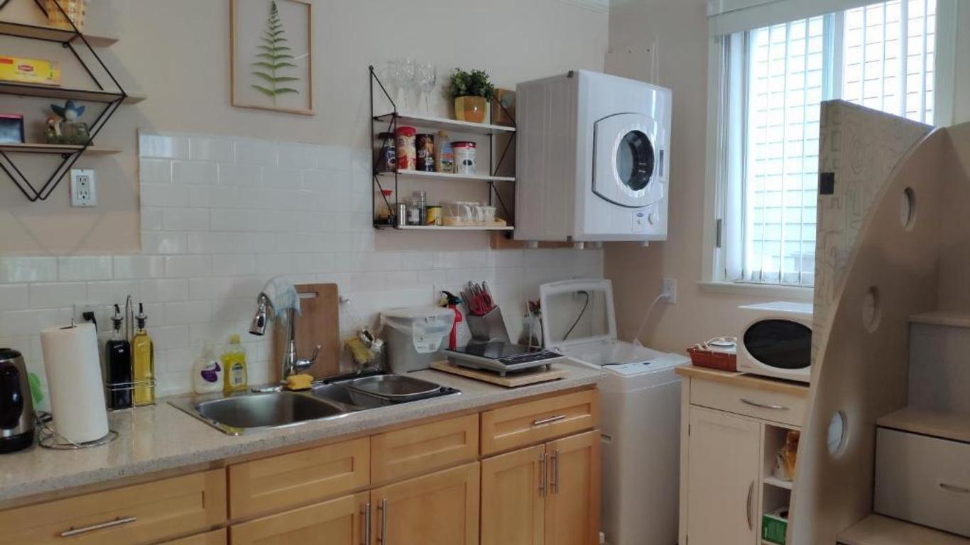 Helen's House Close To Skytrain And Airp