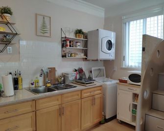 Helen's House / Close to Skytrain and Airport - ונקובר - מטבח