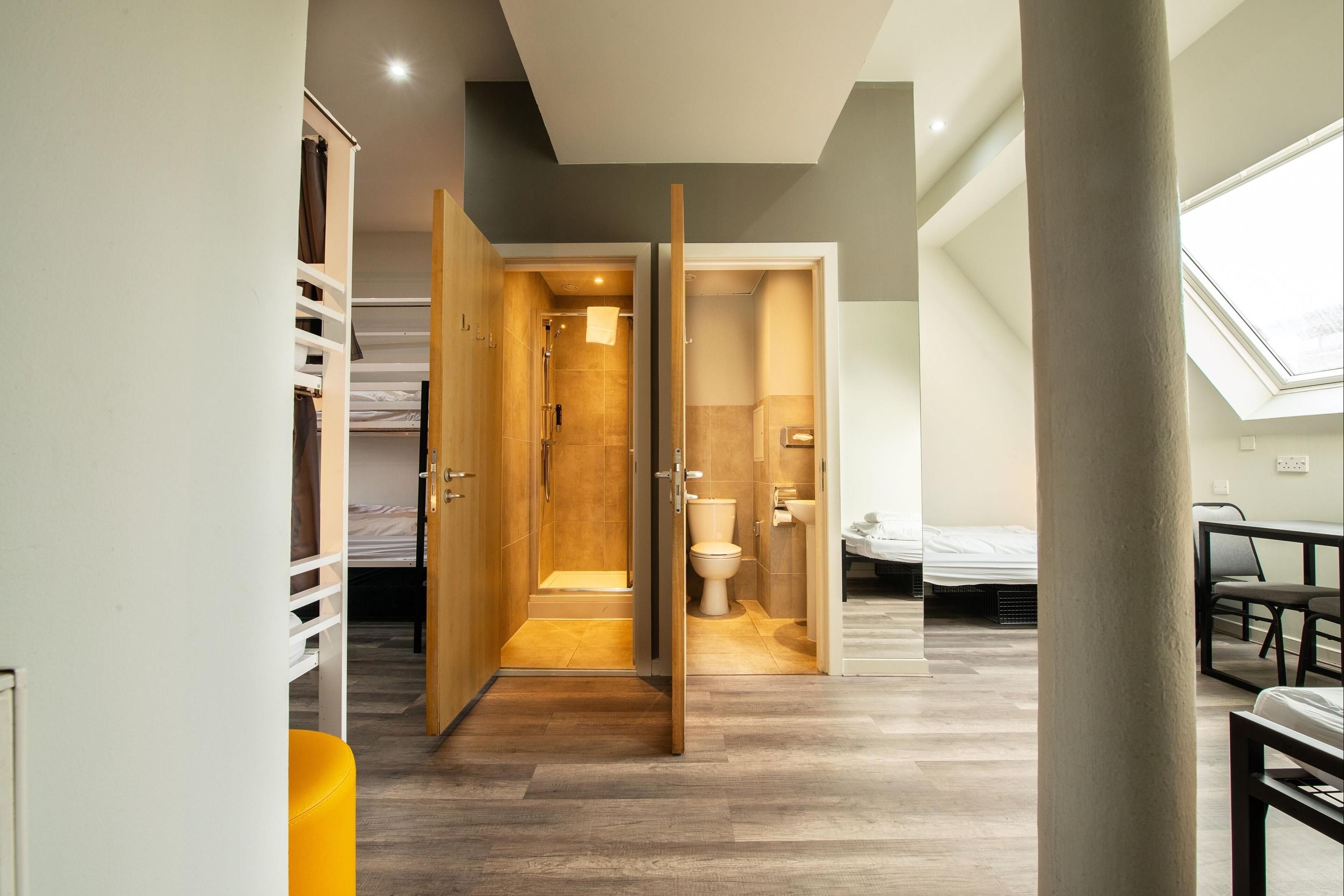 a&o Edinburgh City - Hostel - אדינבורו - מסדרון