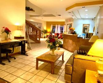 Rodeway Inn - Salina - Front desk