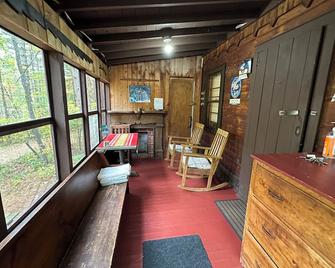 The King's Cottage ~ A Very Quiet Northwoods Retreat/Abuts Bearskin State Trail - Harshaw - Living room