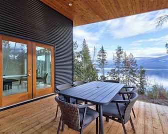 Lakeview Cottage and Boat Slip - Momich - Scotch Creek - Balcony