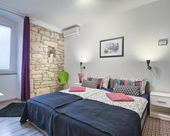 Top Center Rooms & Studio - Pula - Habitación
