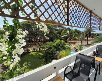 Villa Osumare Guest House - Flic en Flac - Balcón